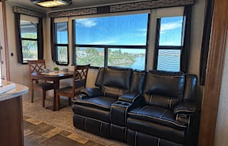 Clean and Comfortable 39’ Heartland Bighorn 3575EL