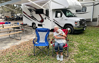Crypto Cruiser 2022 Thor Motor Coach Chateau 22B