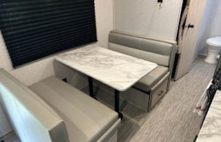31' Travel Trailer – Sleeps 6 w/ King Bed!