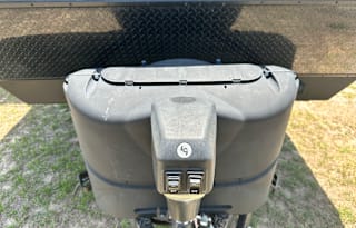 32 Ft Travel Trailer King size bed! Sleeps 8-10