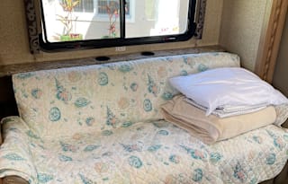 2 Red Girlz RV- 32' sleeps 7- Dog friendly