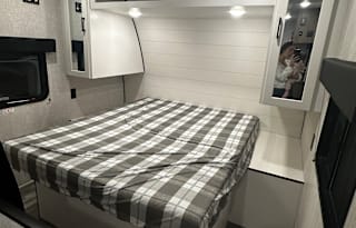 Family Jayco RV sleeps 10