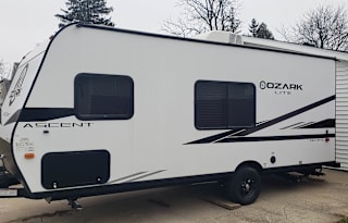 Light Rv with full size bed bunks
