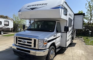 SPECIAL SUMMER PRICING!! 2021 Class C Sunseeker
