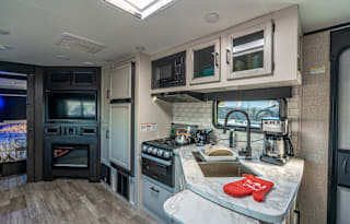 Sunhawk: Spacious Family Bunkhouse (Veteran Owned)