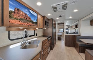 2021 Winnebago Vista 32M