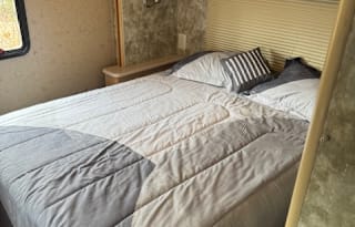 2008 Winnebago Outlook 29B