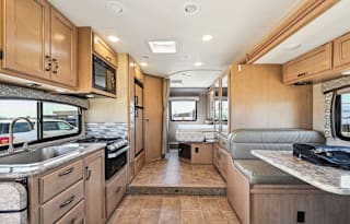 2019 Thor Chateau 24F: Easy, Compact w/ Flex Miles