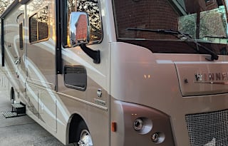 2017 Winnebago Vista LX 30T