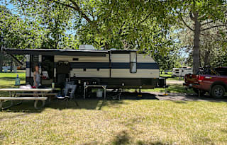 "Club Stella" 2022 Cherokee Grey Wolf