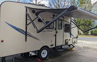 Fun-Sized Family Camper <4000lbs! Features Galore!