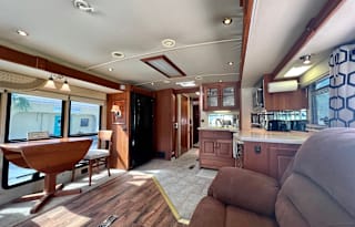 2005 Winnebago Horizon 40A