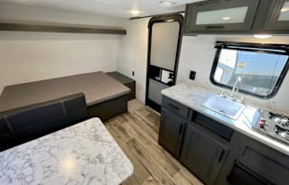 The Cozy Cabin Cruiser (0000)