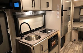 2022 Thor Motor Coach Vegas Sleeps 6!