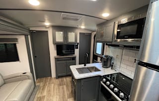 Happy Camper NWF- 2022 Keystone RV Bullet 287QBS