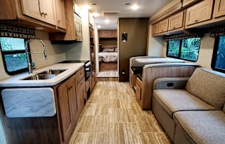 2019 Forest River - Sunseeker Floorplan: 2850S LE