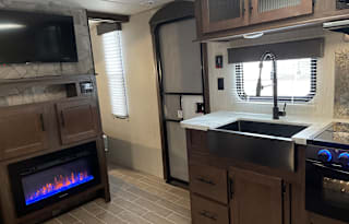 FULLY DELIVERED 2020 Grey Wolf - 30’ - 4 Beds