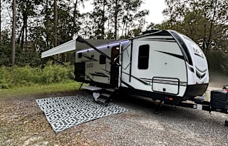 Kid & Pet Friendly Bunkhouse Towable Camper