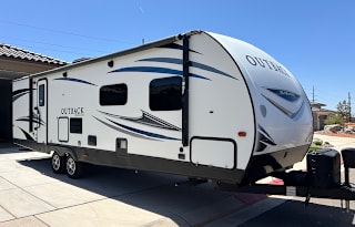 2019 Keystone Outback RV  - 33 ft, sleeps 10