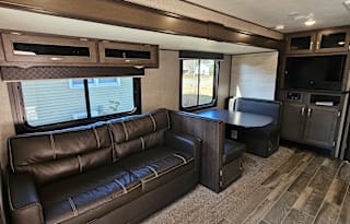 Spacious 2020 Jayco Jay Flight