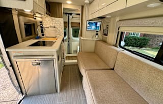 2023 Thor Motor Coach Rize 18M