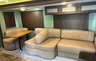 Wildwood - 2019 FR Wildwd 37BHSS2Q (Delivery Only)