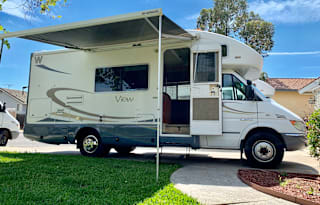 23" 2007 WINNEBAGO VIEW - DIESEL