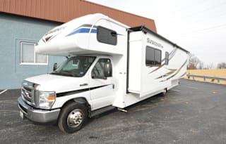 Sunseeker S5 with Theater Chairs!