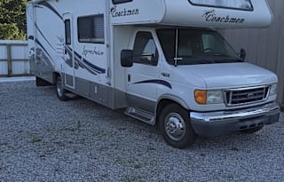 2005 Coachmen RV Leprechaun E-450