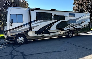2020 Fleetwood RV Bounder 36F