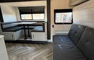 Tiny home away from home- Pet/Festival friendly!