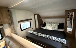 Travel trailer | Fits 8 Comfortably | Delivery