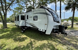 Brand New Beautifully Renovated 2022 Jayco Eagle