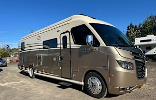 Meet  "BETTY" CUSTOM 2012 Monaco Vesta 32 (DIESEL)