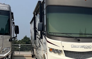 2017 George Town Forest River RV Loaded Sleeps 10!