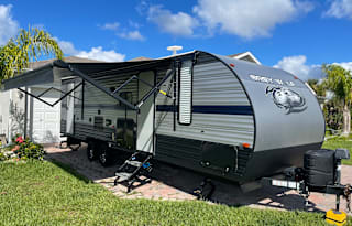 Cherokee Grey Wolf 26DBH Pet Friendly RV