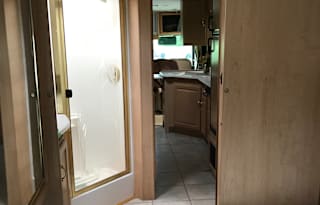 2005 Dolphin Motor Coach Dolphin A