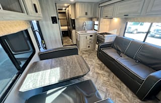 32*NEW 2023* Luxury SUNSEEKER 10 Sleeper w Bunks!