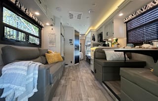KID & PET FRIENDLY! BUNK HOUSE! Brand new jayco