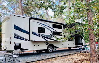 2021 Entegra Vision XL 36A, 2 full bath, sleep 10