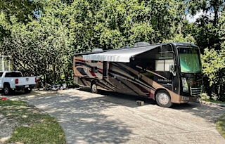 2019 Thor Motor Coach Miramar 37.1