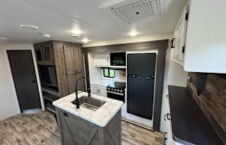 2024 32ft Travel Trailer