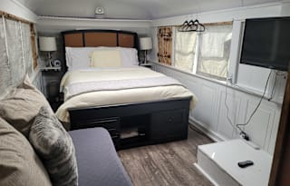 Cozy school bus on the river,  pet friendly,