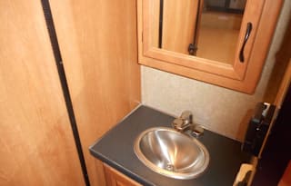 2017 Thor Motor Coach Majestic 23a