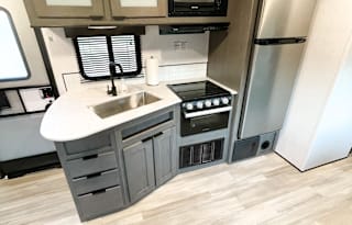 2022 Cruiser MPG Ultra Light King Bed Private Bunk