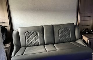 Family Friendly RV w/4 Bunks! **Delivery Only**