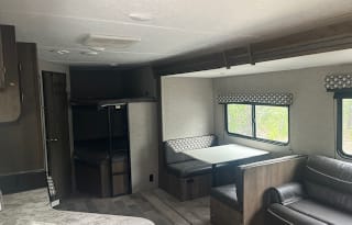 2019 Coleman Lantern Sleeps 10