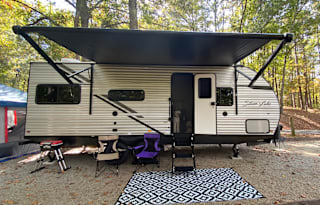 Cozy couples camper 2022 EAST TO WEST Silver Lake