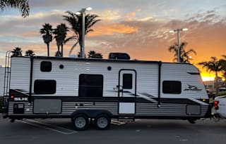 Like New: Bunked RV w/ Solar Sleeps 10
