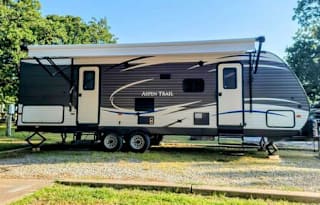 Rustic Retreat w/ bunkhouse! *Free Delivery*